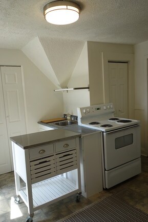 Kitchen - 173 Riverside Ave