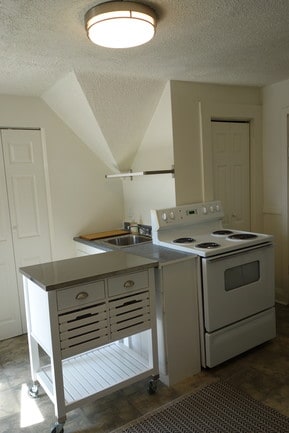 Kitchen - 173 Riverside Ave