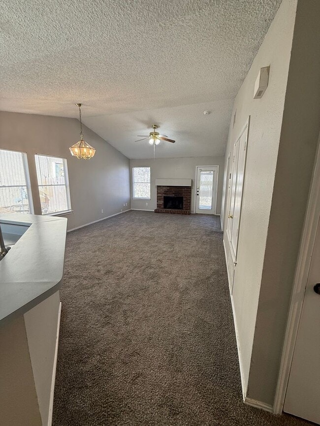 Building Photo - Convenient 2/2 with Garage Just Moments from Randolph AFB- Pets Welcomed