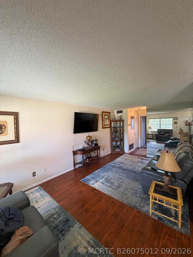 Foto del edificio - 96 Spring Lake Dr