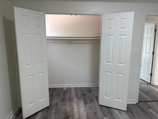Foto del edificio - COMING SOON  LaVergne 3BR/1BA new floors, fresh paint, 1 acre lot