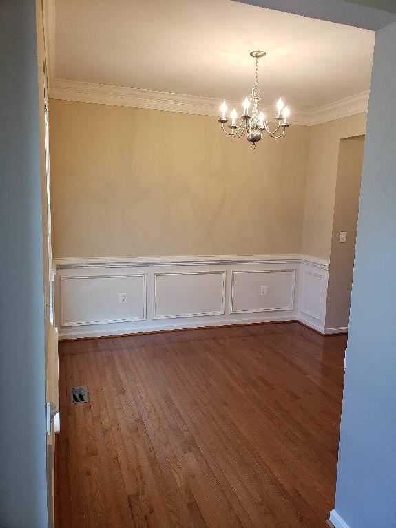 Building Photo - Charming 3BR, 2.5 BA in Great Location