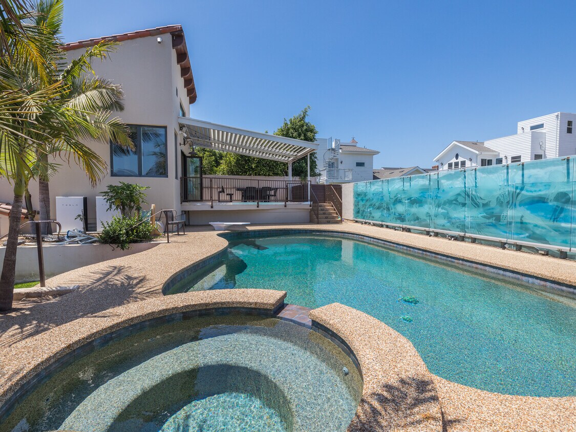 Building Photo - 405 E Maple Ave