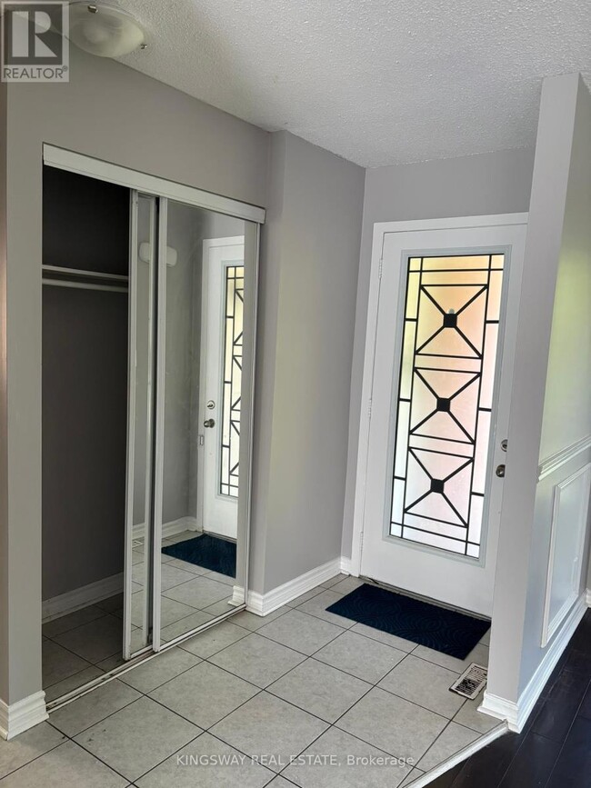 Building Photo - 3255 Anderson Crescent