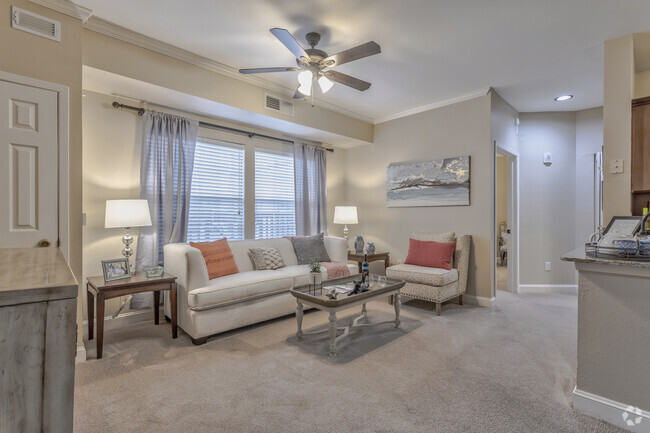 1BR, 1BA - 653 SF Manchester - Living Area - The Reserve at North Dallas
