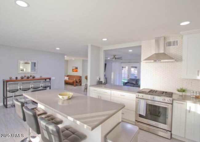 Foto del edificio - 1808 N 75th Pl