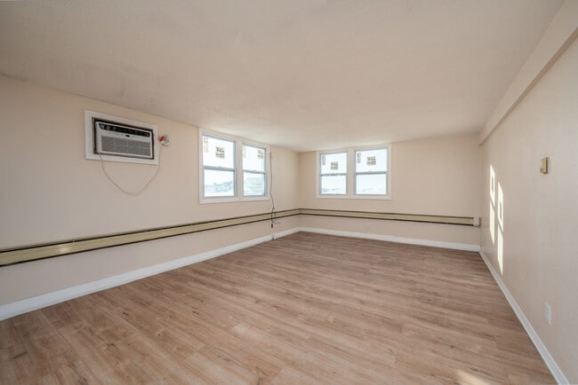 Building Photo - Colton 8-plex