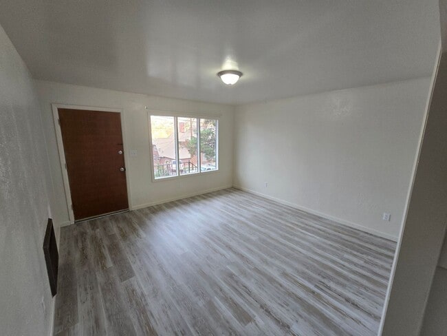 Building Photo - 526 N 8th St