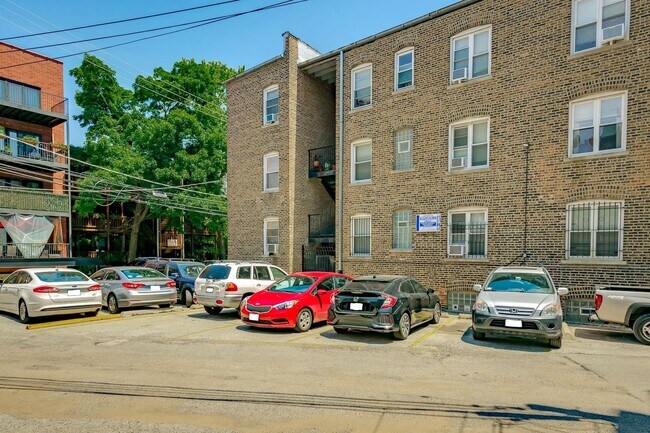 Building Photo - 652 W Oakdale Ave