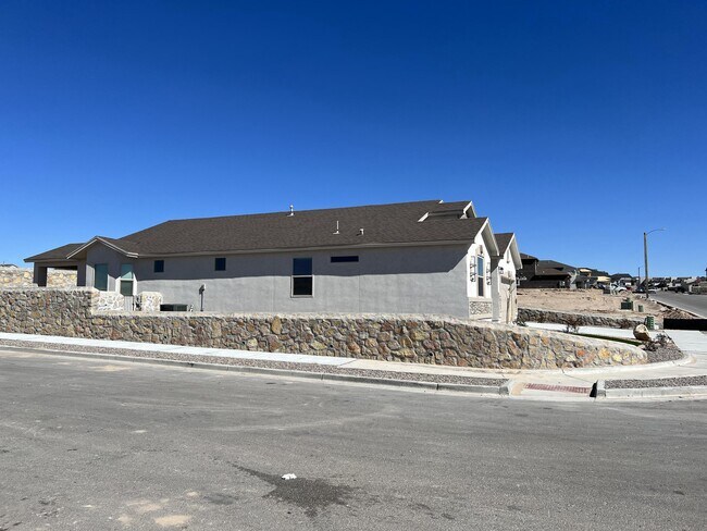 Building Photo - 12701 Iron Falls Dr