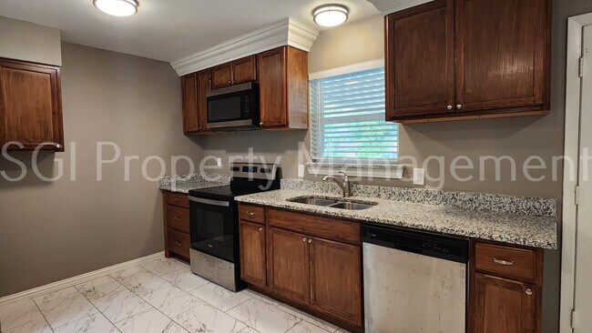 Foto del edificio - Gorgeous home ready for move in