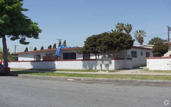 Primary Photo - 461 West Ave
