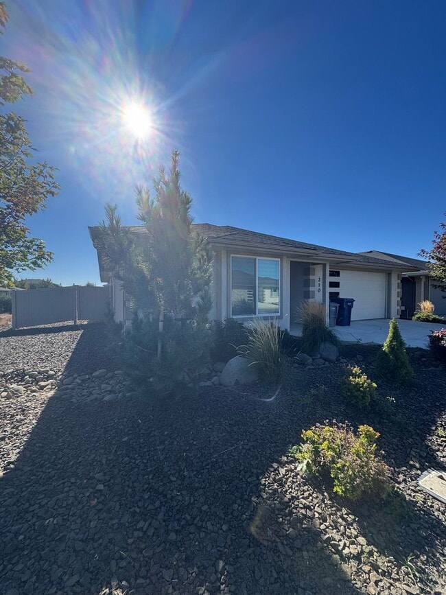Building Photo - Beautiful 3-Bedroom, 2-Bath Home in a New ...