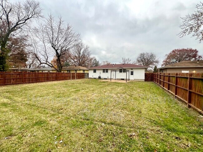 Building Photo - 170 Ruth Dr