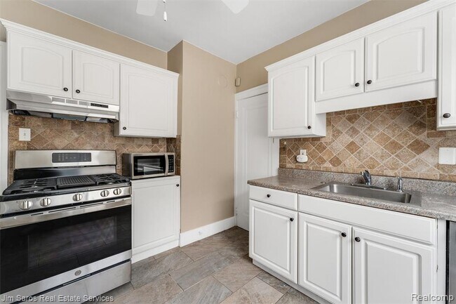 Foto del edificio - 1308 Beaconsfield Ave