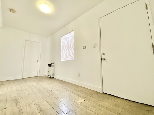Foto del edificio - 8758 Avalon Blvd