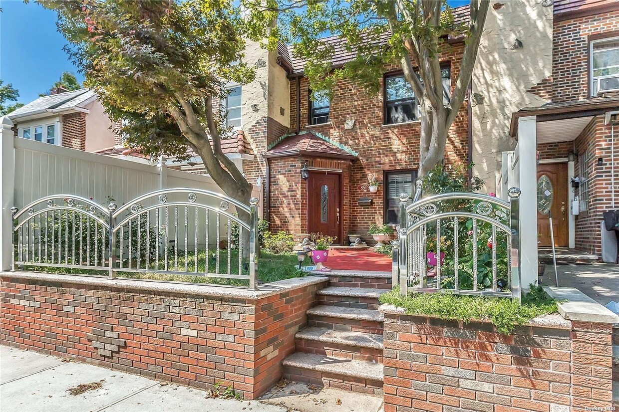 Foto principal - 85-59 67th Ave