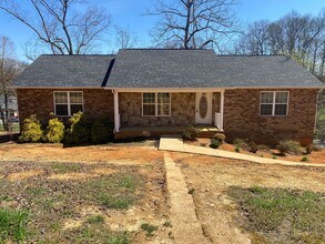 Building Photo - 2069 Lindsey Ln
