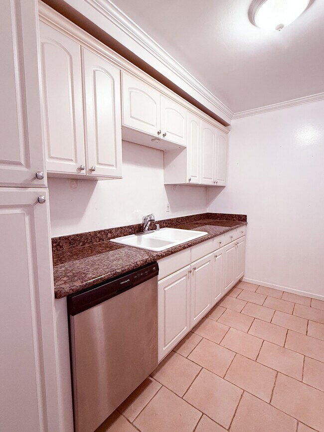 Foto del edificio - 625 N Flores St