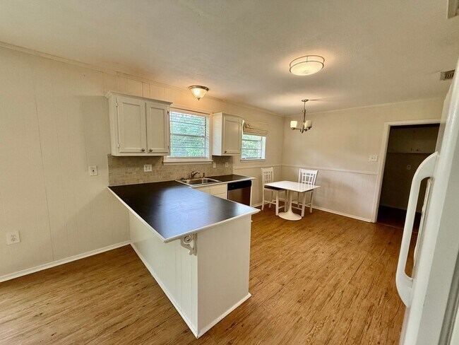 Building Photo - 4 Bedroom House on Drusilla off Jefferson Hwy