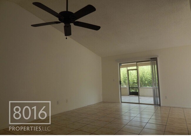 Foto del edificio - 4755 White Willow Ln