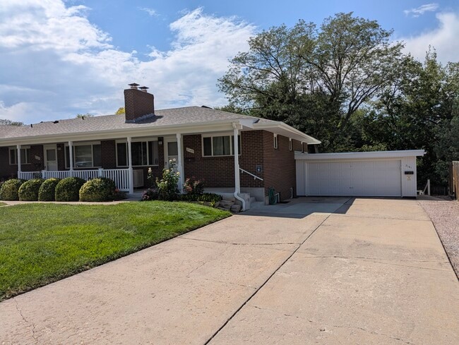 2143 19th Ave includes 1 garage space - 2143 19th Avenue