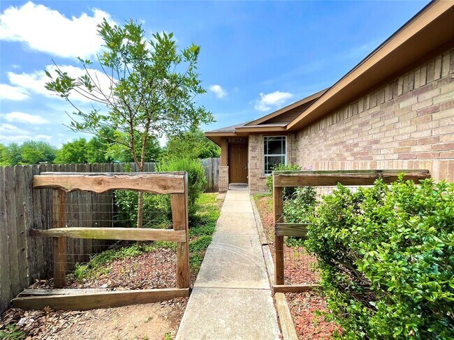 Building Photo - 3101 Barksdale Dr