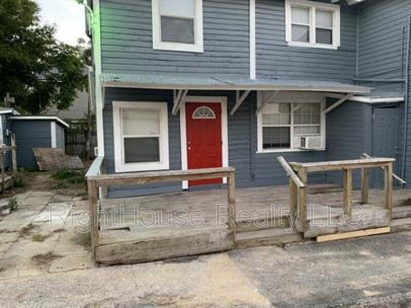 Primary Photo - 113 S Grove St