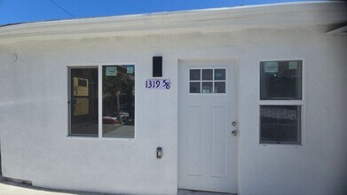 Building Photo - 1319 E 59th Pl