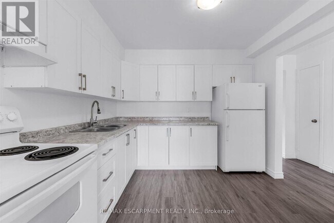 Photo du bâtiment - 100 Brownleigh Ave