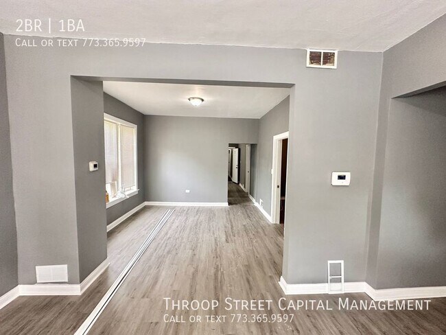 Building Photo - Spacious 2Bed 1Bath
