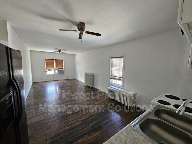 Foto del edificio - 810 E 8th St