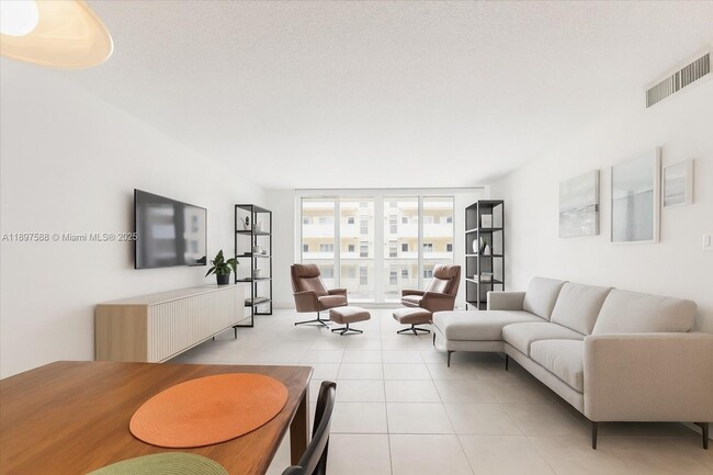 Foto del edificio - 3140 S Ocean Dr