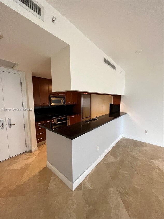 Primary Photo - 901 Brickell Key Blvd