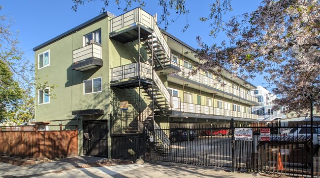 Foto del edificio - 2121 Blake St