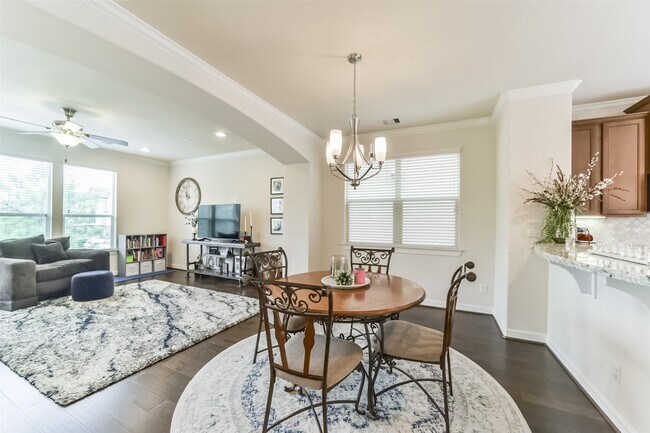 Foto del edificio - 1517 Miles Oaks Pl