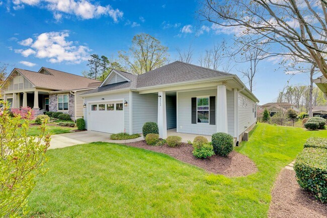 Foto del edificio - Light, bright, and move-in ready home in the highly sought-after Trilogy at Lake Norman community...