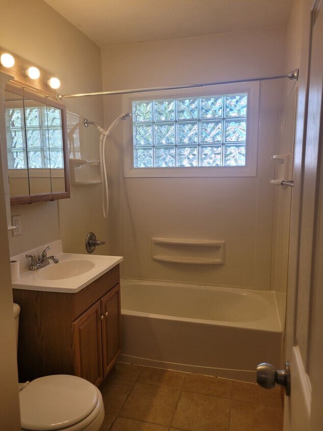 Primary Photo - Charming 3 Bedroom With Spacious Living & ...