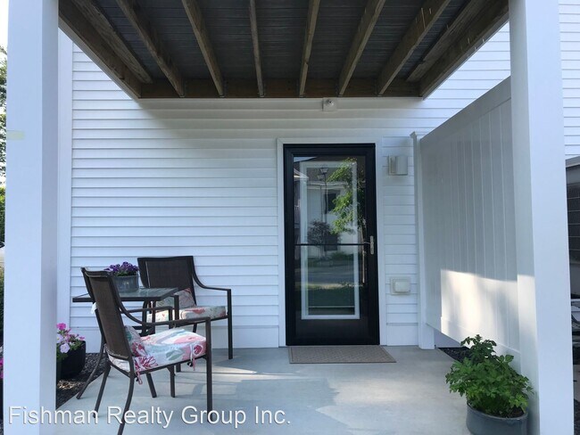 Building Photo - 2 br, 1.5 bath House - 35 Mill Commons Dr....