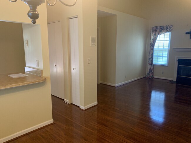 Building Photo - 1203 Strawberry Cove