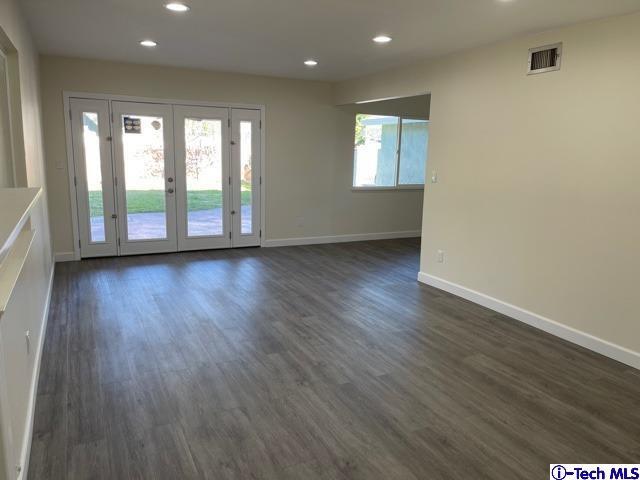 Building Photo - 10876 Arleta Ave