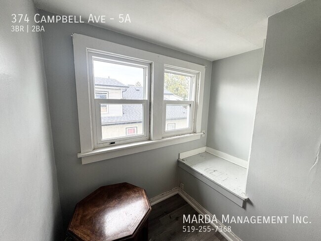 Photo du bâtiment - COZY 3 BED/2 BATH UPPER UNIT - WEST WINDSOR - INCLUSIVE!