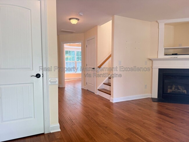 Building Photo - 305 Holly Thorn Trace