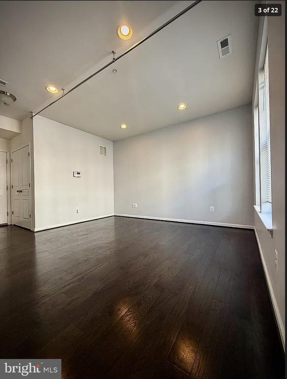 Building Photo - 2724 Downing Ln