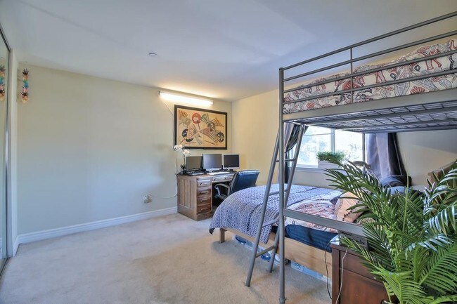 Building Photo - 2600 Cortez Dr