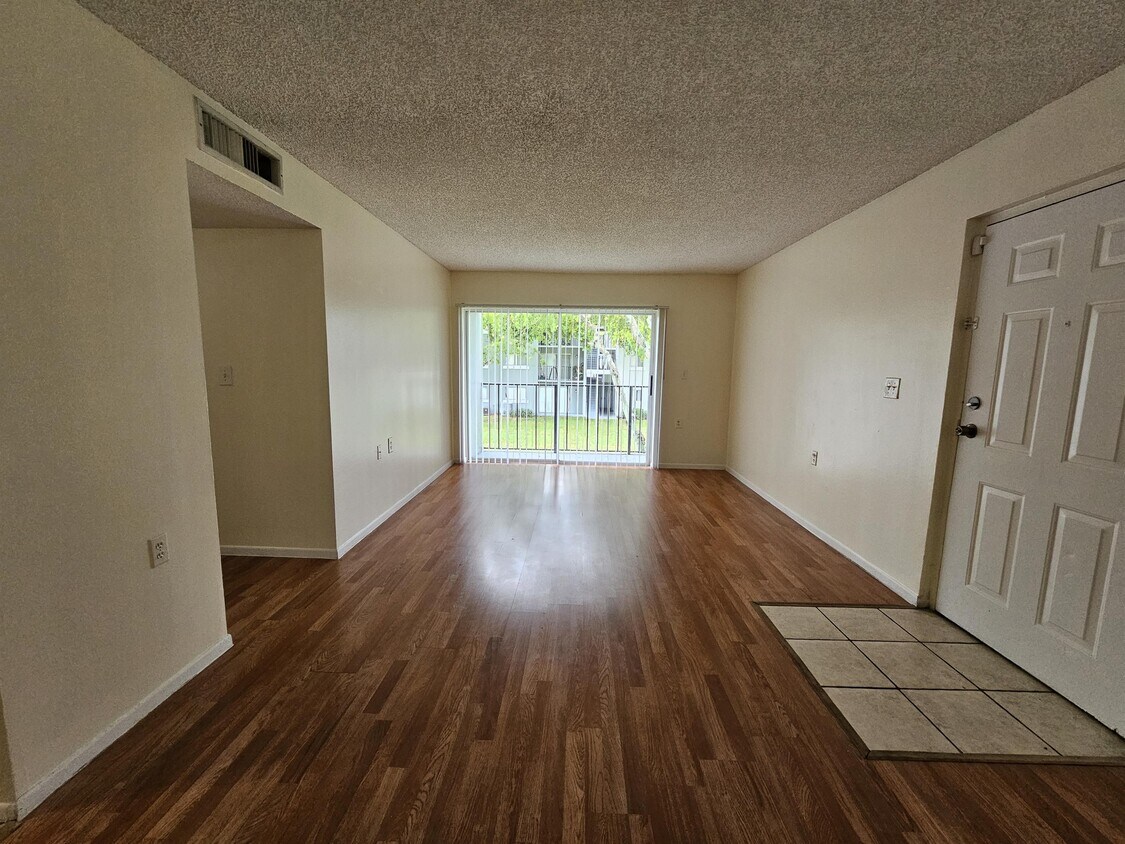 Foto principal - 1203 Benoist Farms Rd