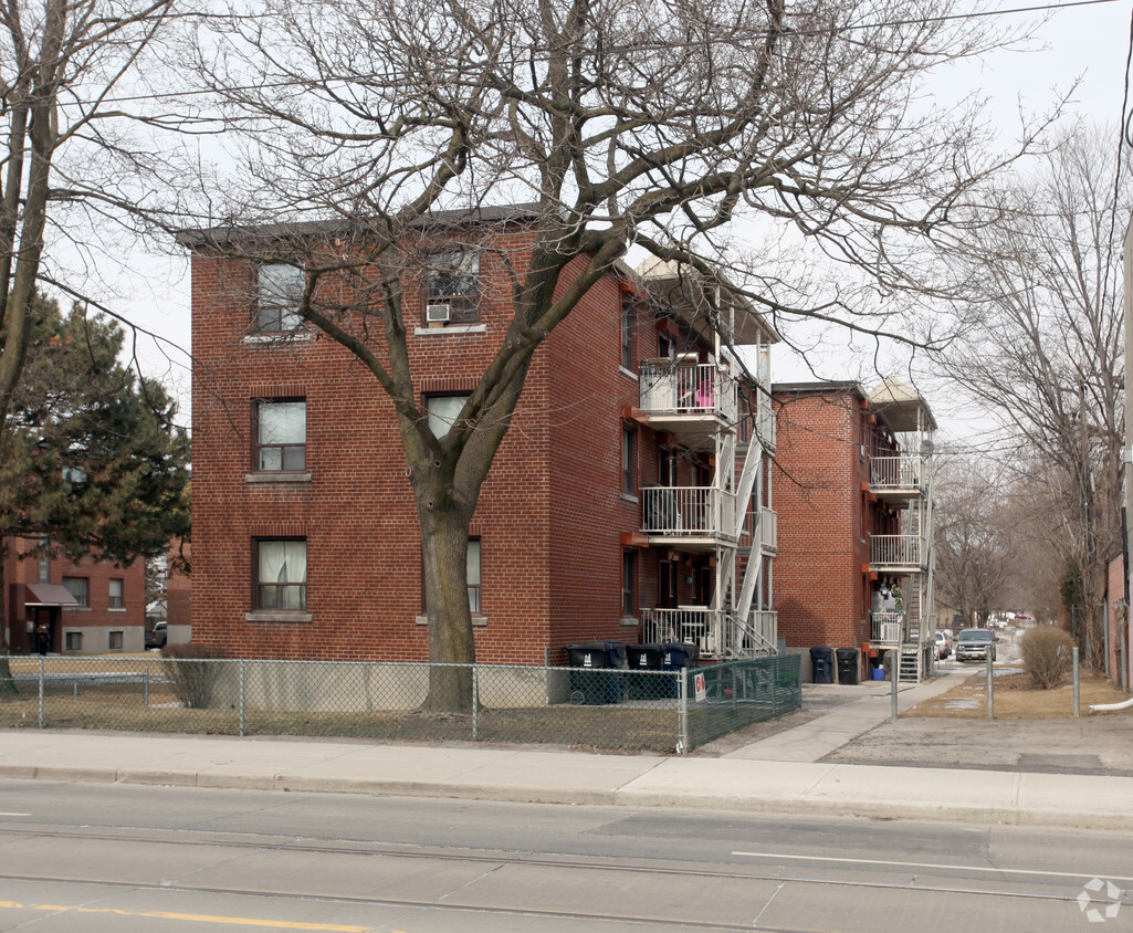 Building Photo - Greenwood Court