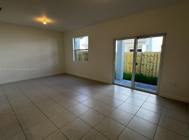Building Photo - 136 SW 184th Way