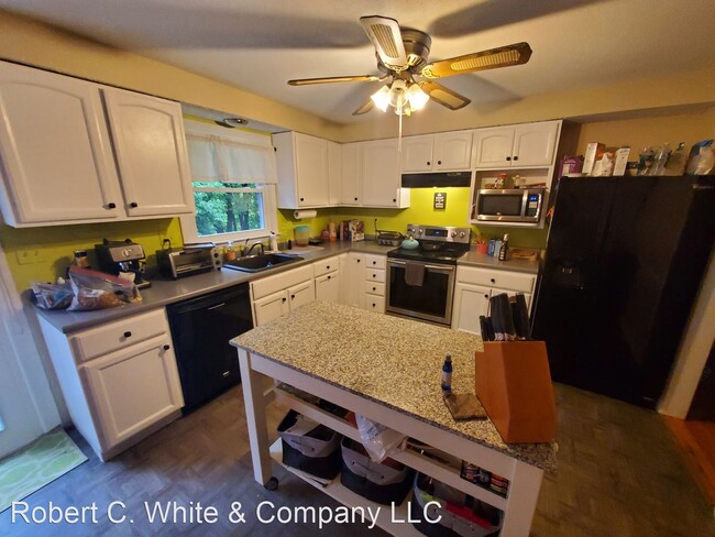 Building Photo - 3 br, 1.5 bath House - 3 Randall Ave