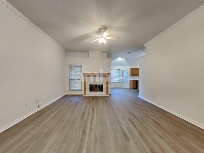 Foto del edificio - 605 Arbor Ln